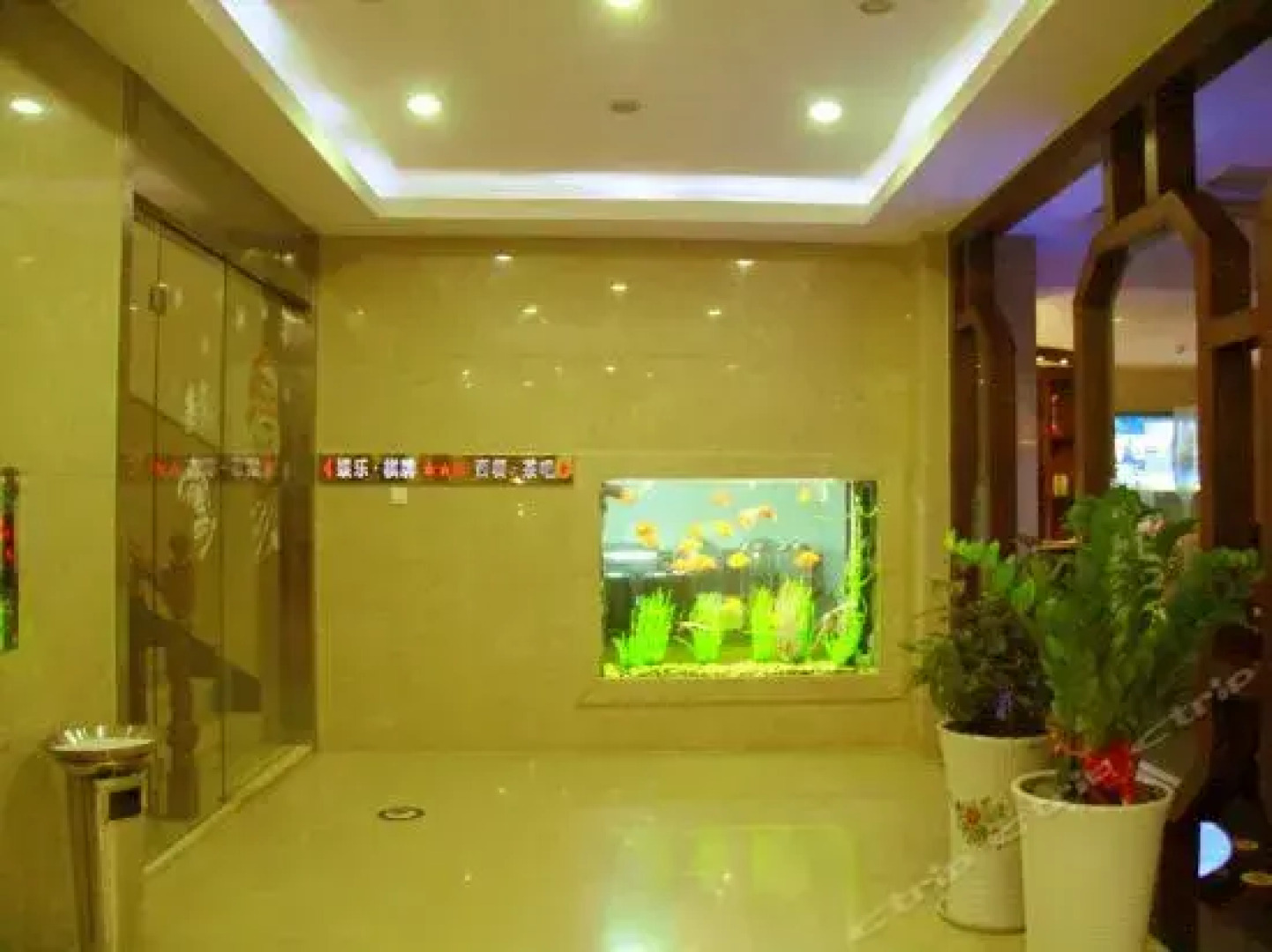 Hongxiang Business Hotel