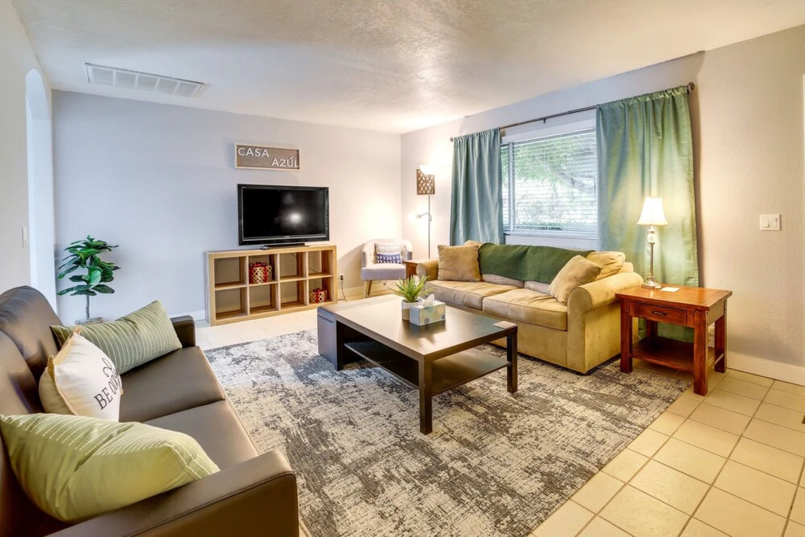 Cozy Cottonwood Home w/ Covered Patio & Gas Grill!