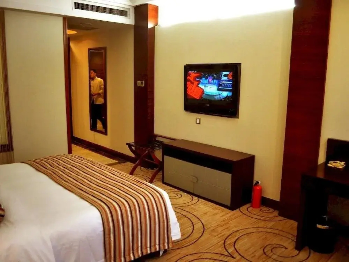 Golden Plaza International Hotel