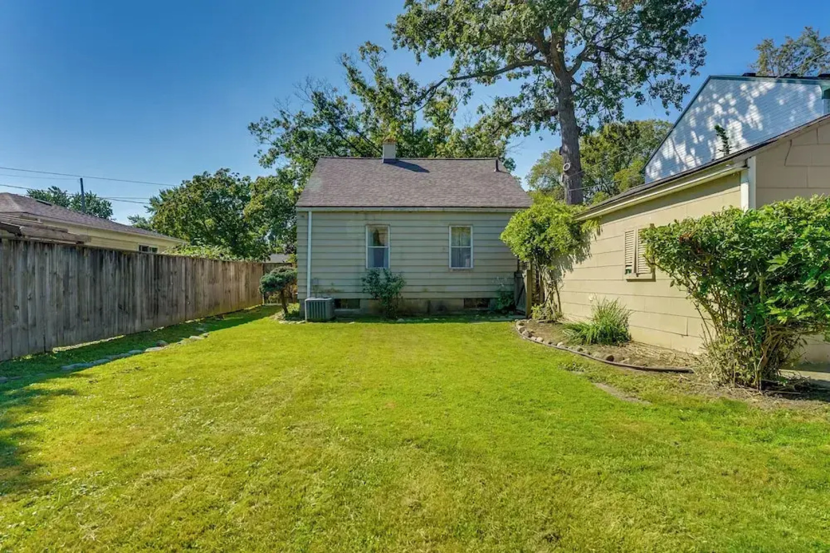 5 Mi to Downtown: Royal Oak Bungalow!