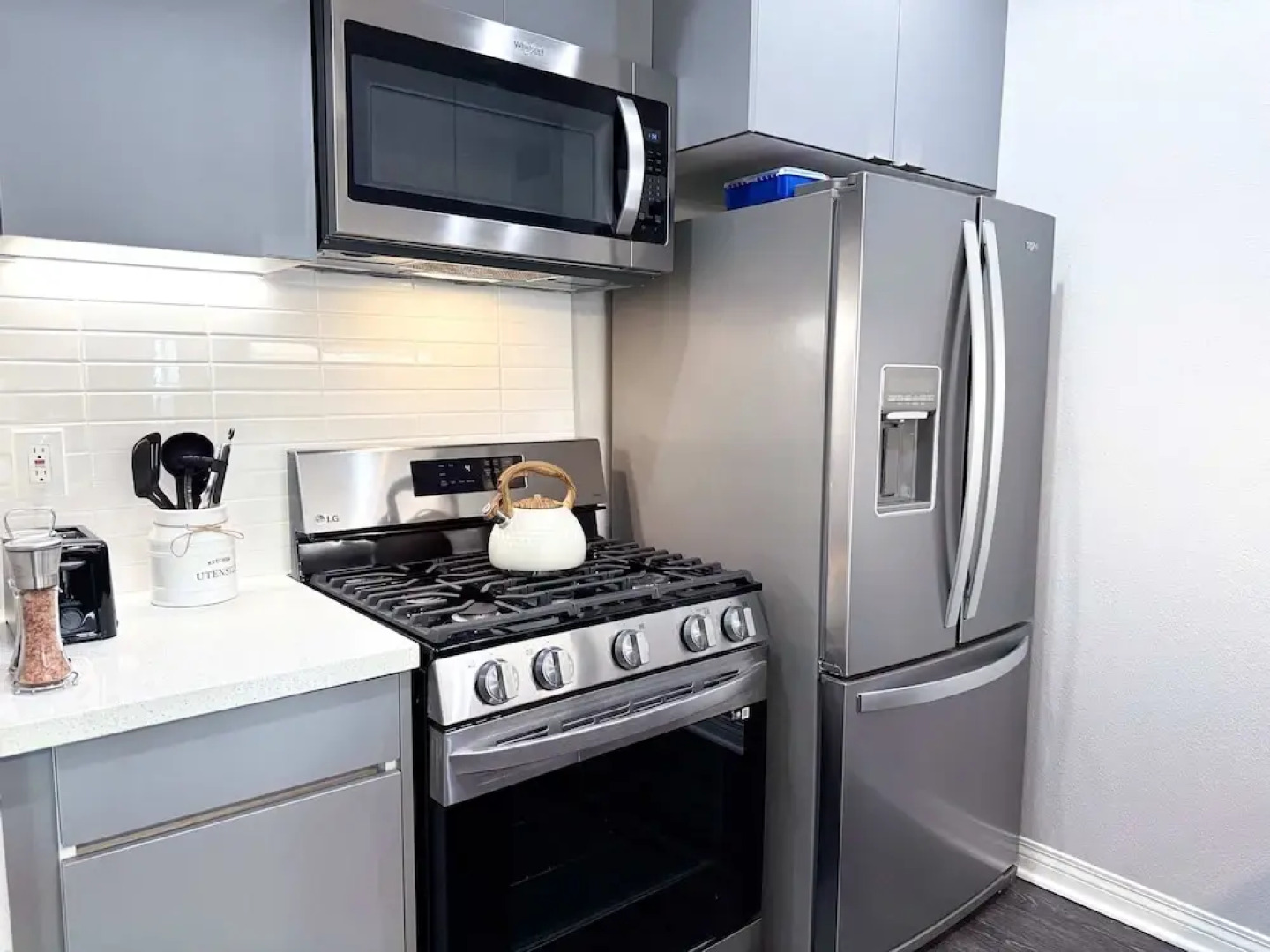 Modern Escape W Pool GYM Parking 10 Min to Cedars