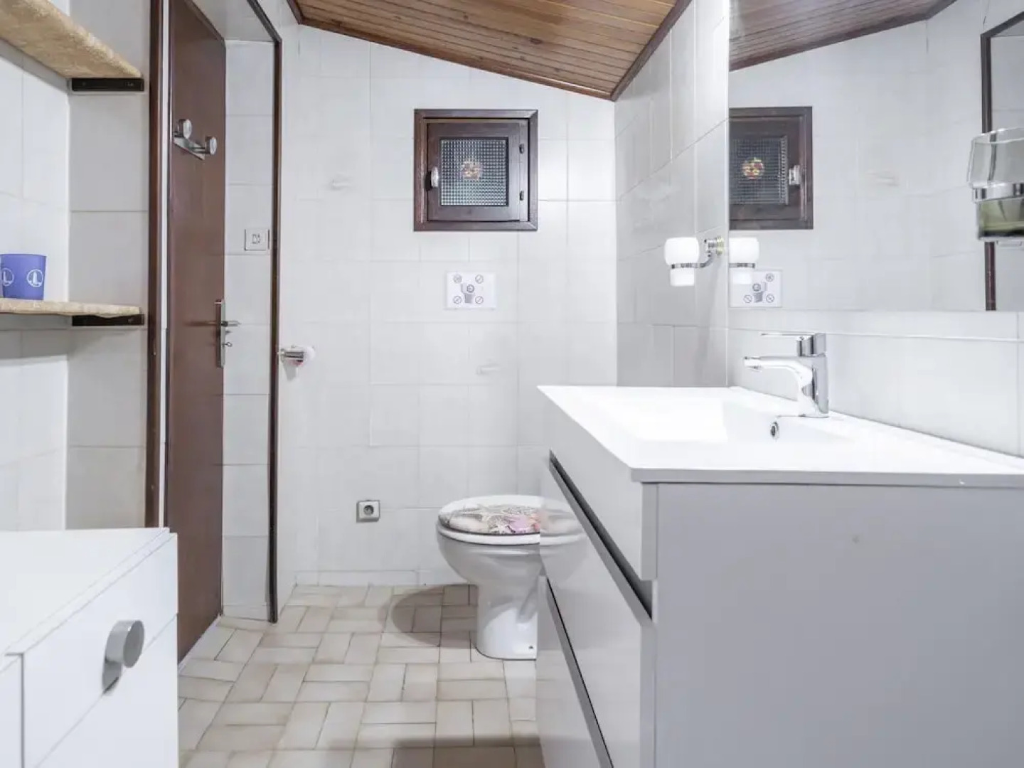 Attractive Holiday Home in Cessenon-sur-orb With Terrace