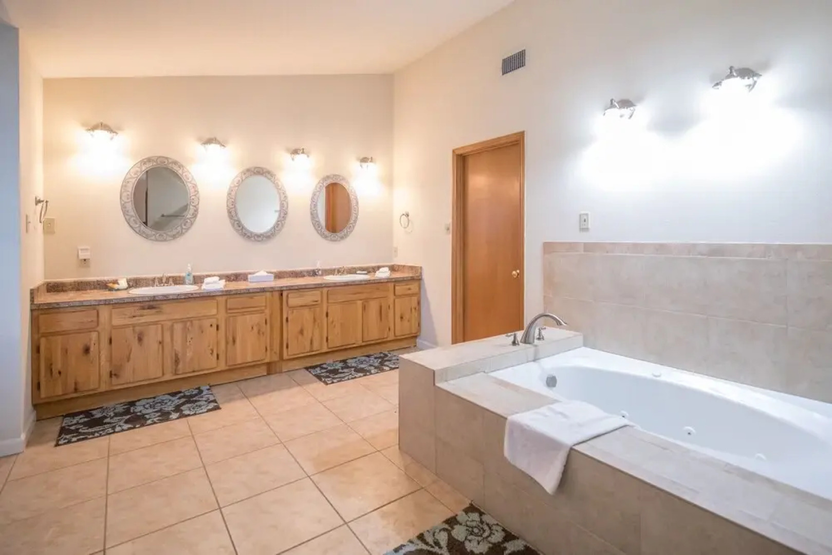 Water's Edge Retreat 4 Bedrooms 2.5 Bathrooms Home