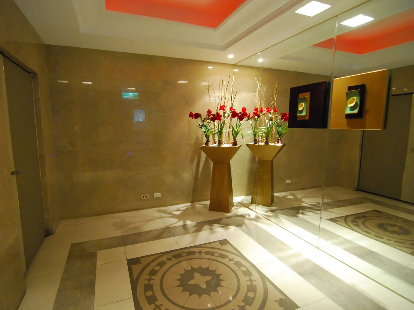 Yes Motel City Resort Paradise