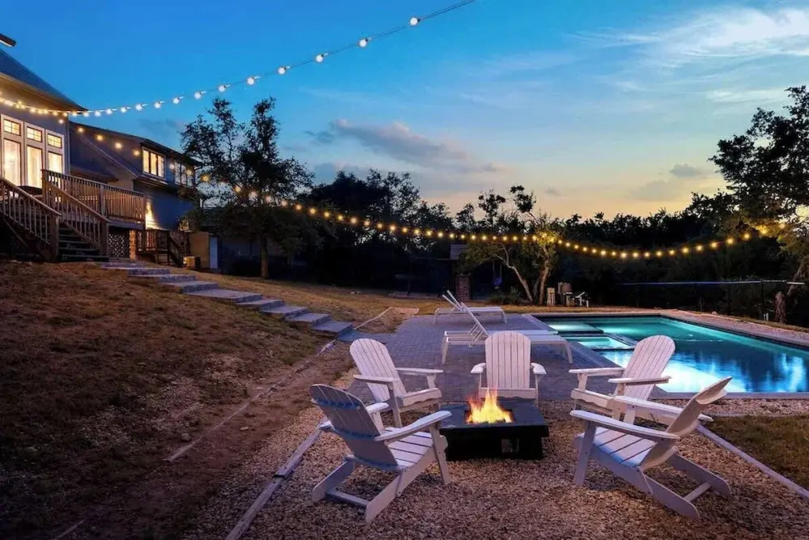 Luxurious Lake Park House: Sleeps 25, Pool, Hot-tub, Firepit and Game Room!