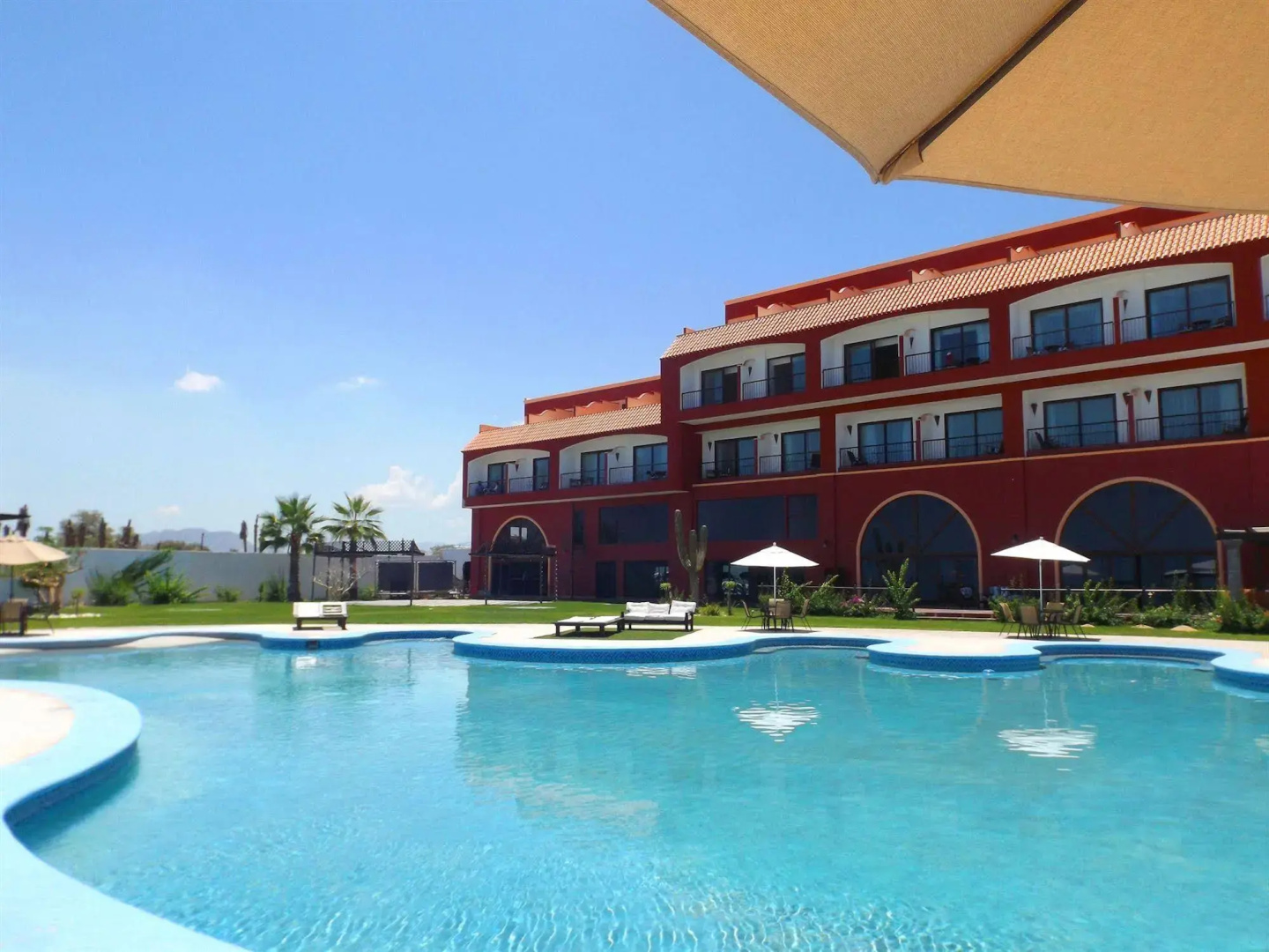 La Posada Hotel & Beach Club