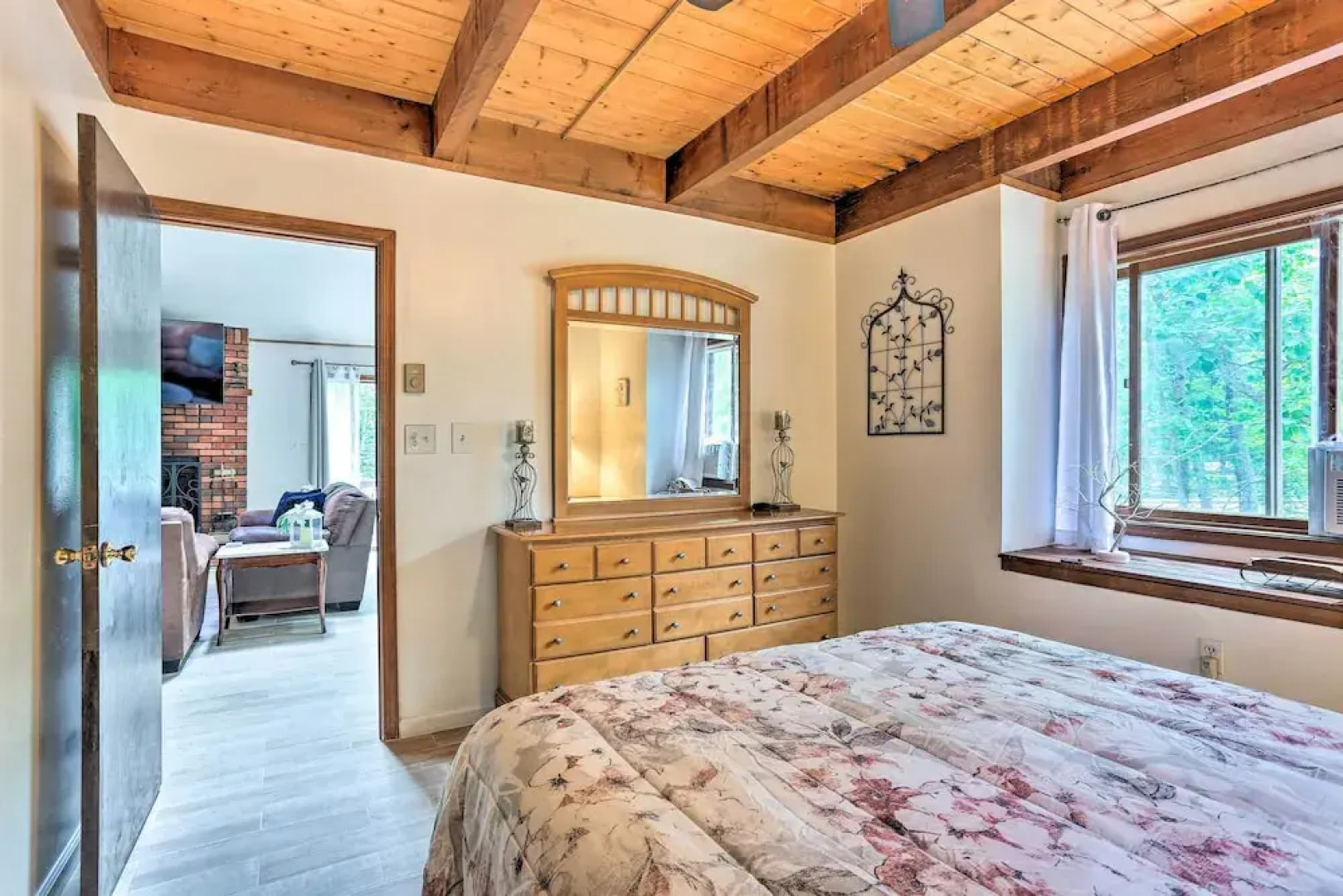 Bushkill House w/ Deck & Community Amenities!