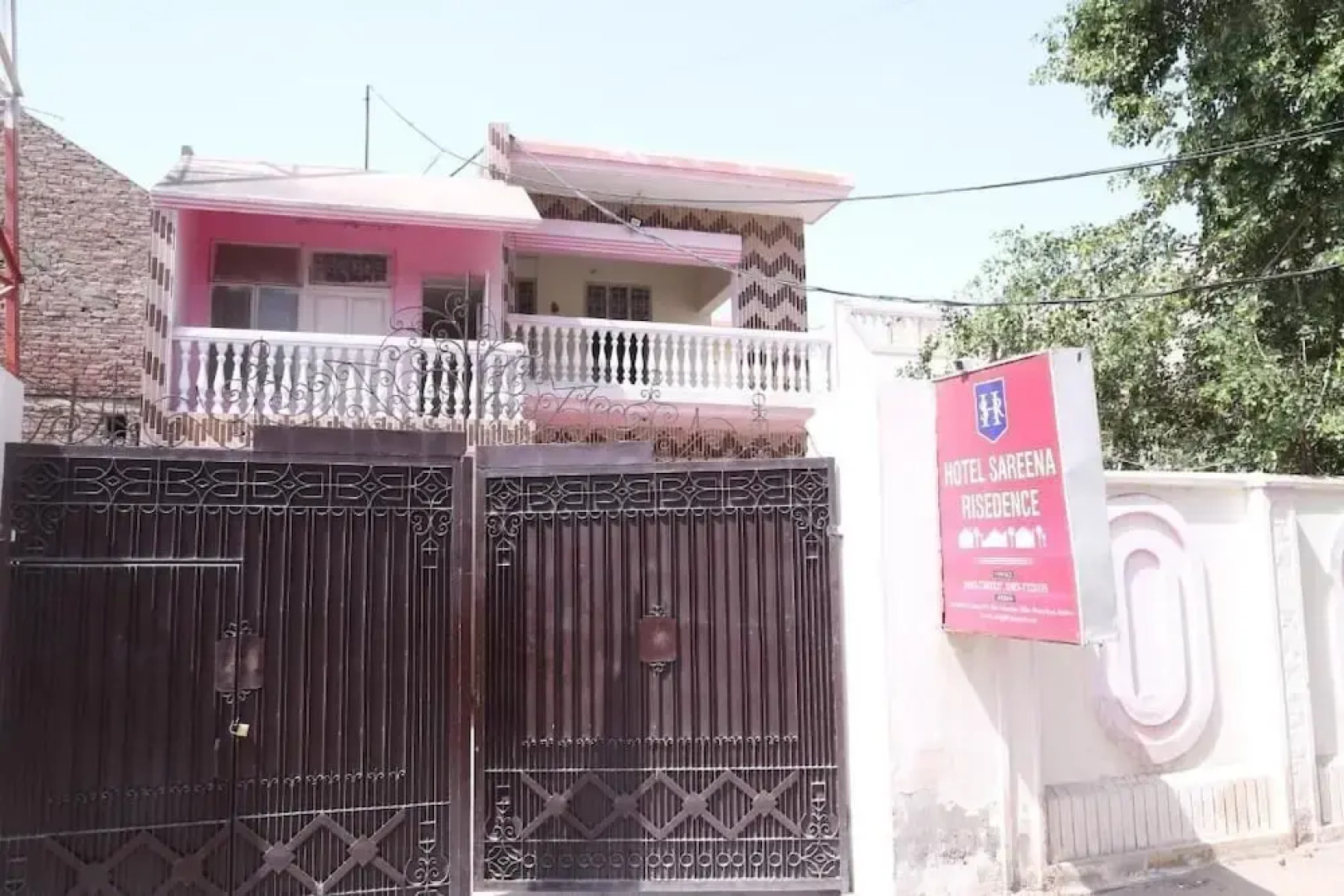 Hotel Sareena Residence