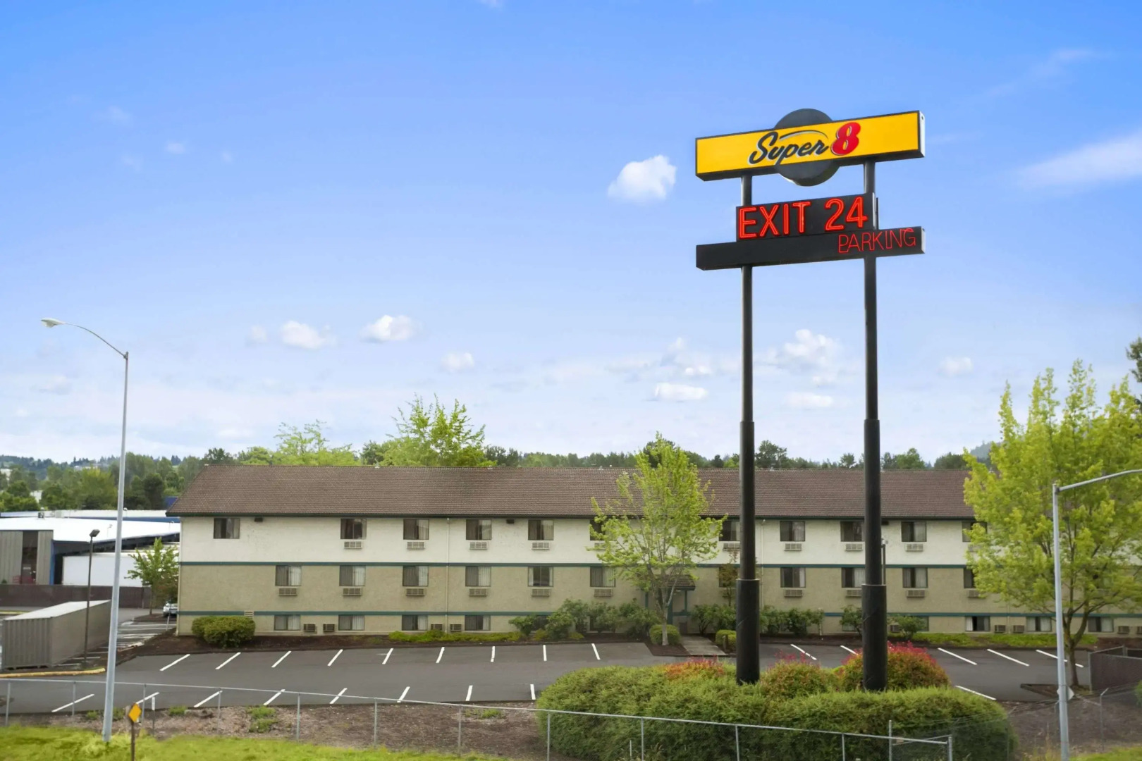 Super 8 by Wyndham Portland Airport