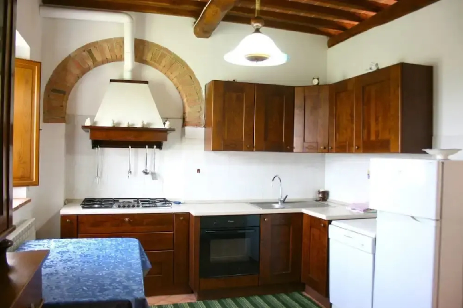 Stunning private villa with private pool, WIFI, TV, pets allowed and parking, close to Montepulc