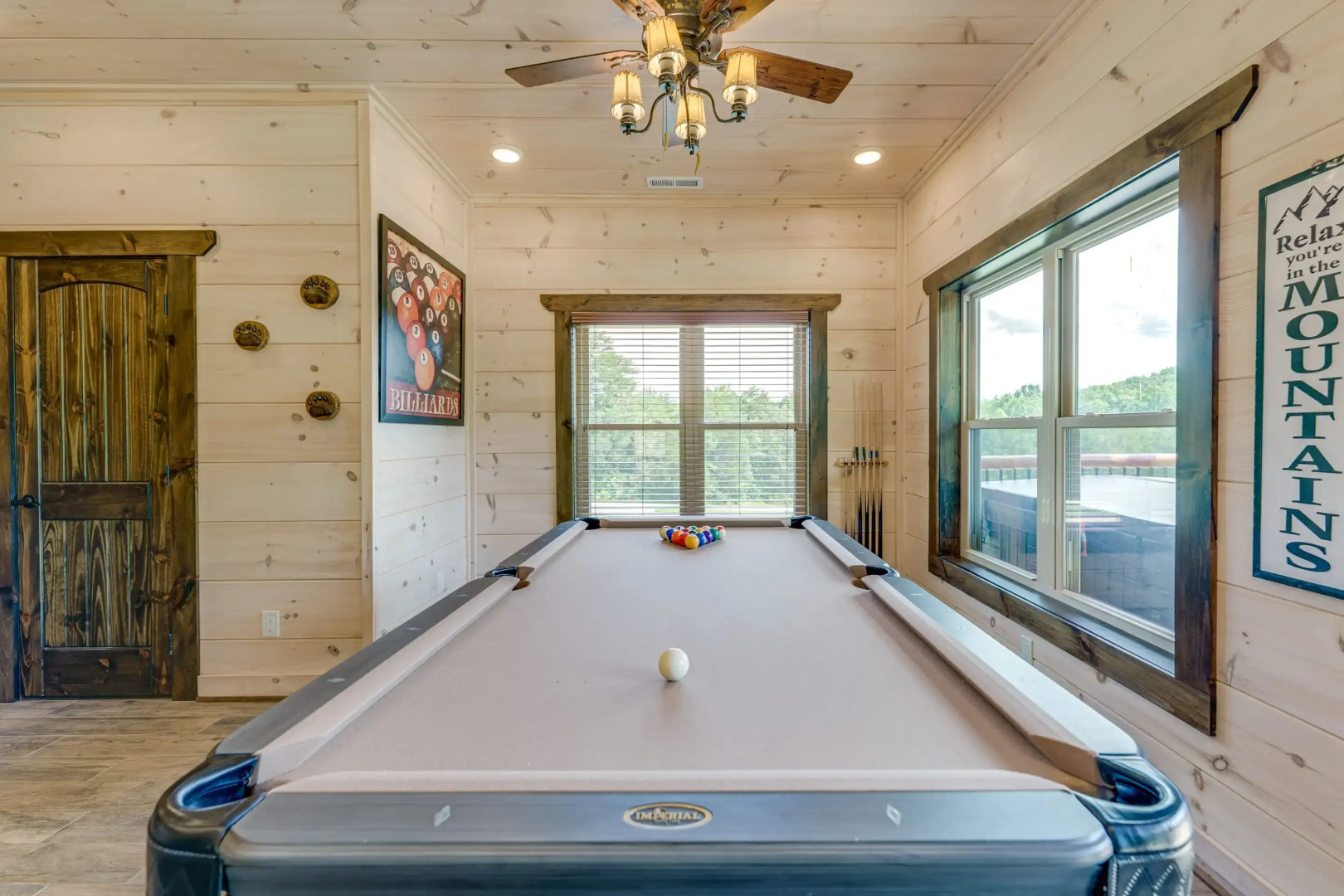 T-Bears Cabin: Hot Tub, Game Room, Theater Room