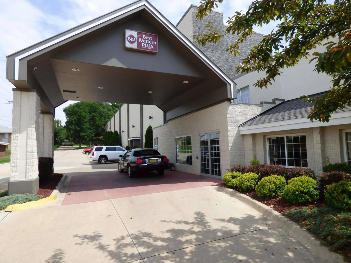 Best Western Plus Longbranch Hotel & Convention Center