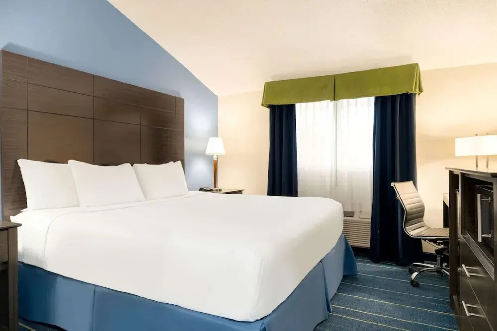 White Lake Inn & Tavern