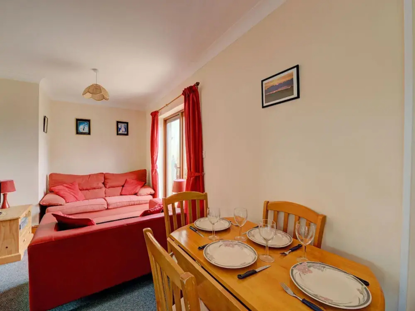 Modern Holiday Home in Wisemans Bridge With Terrace