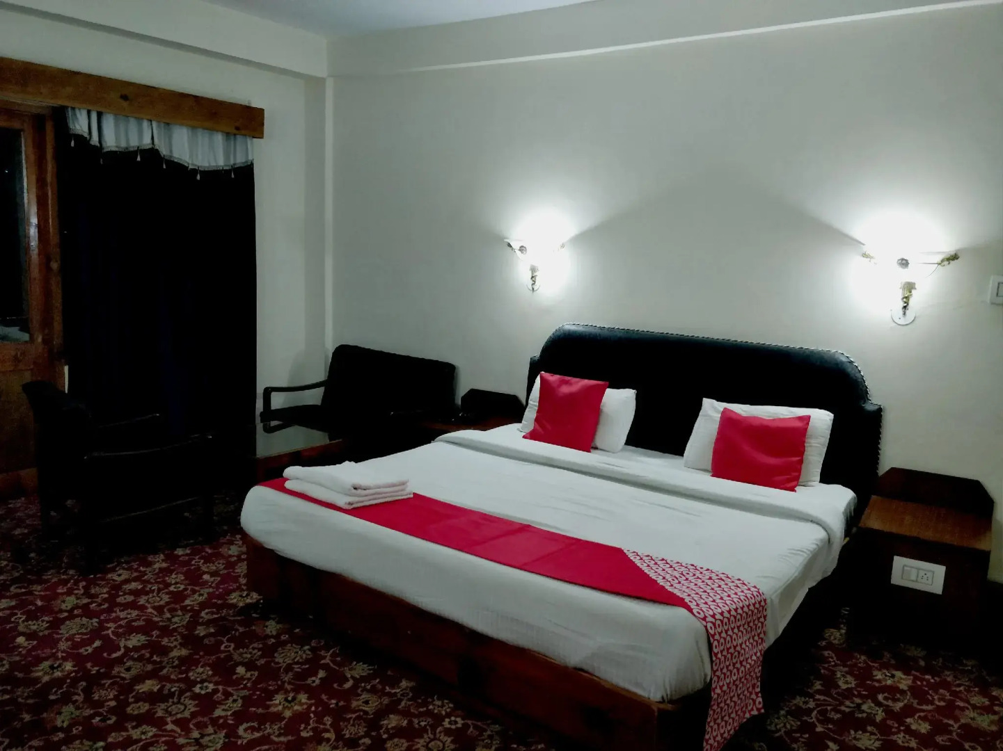 Capital O 19499 Shishamaati