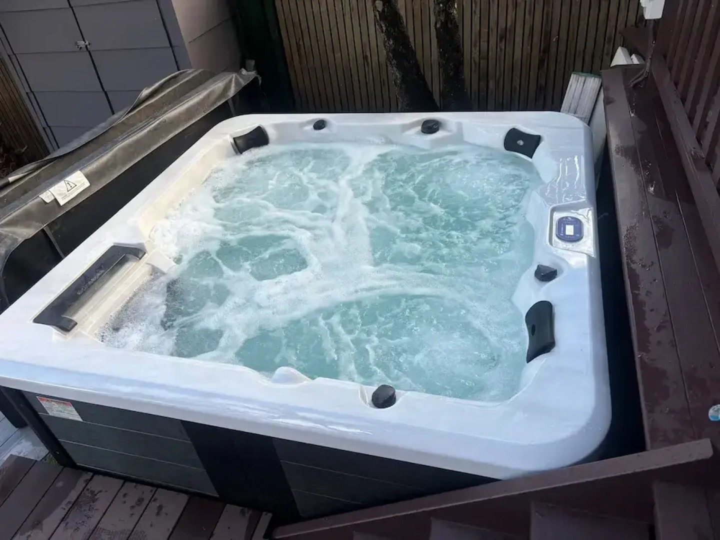 Lakeside Manor 2 Private Bedrooms with amenities