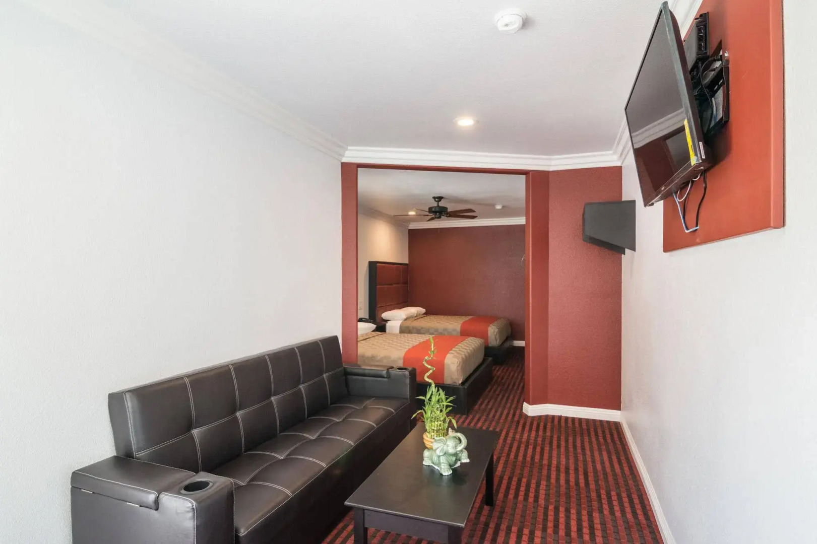 Rodeway Inn & Suites