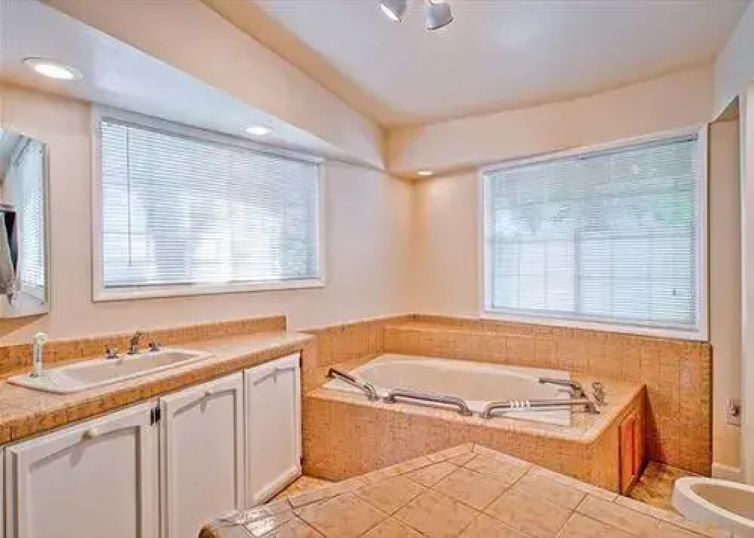 Sea Stone Ridge 3 Br home by RedAwning