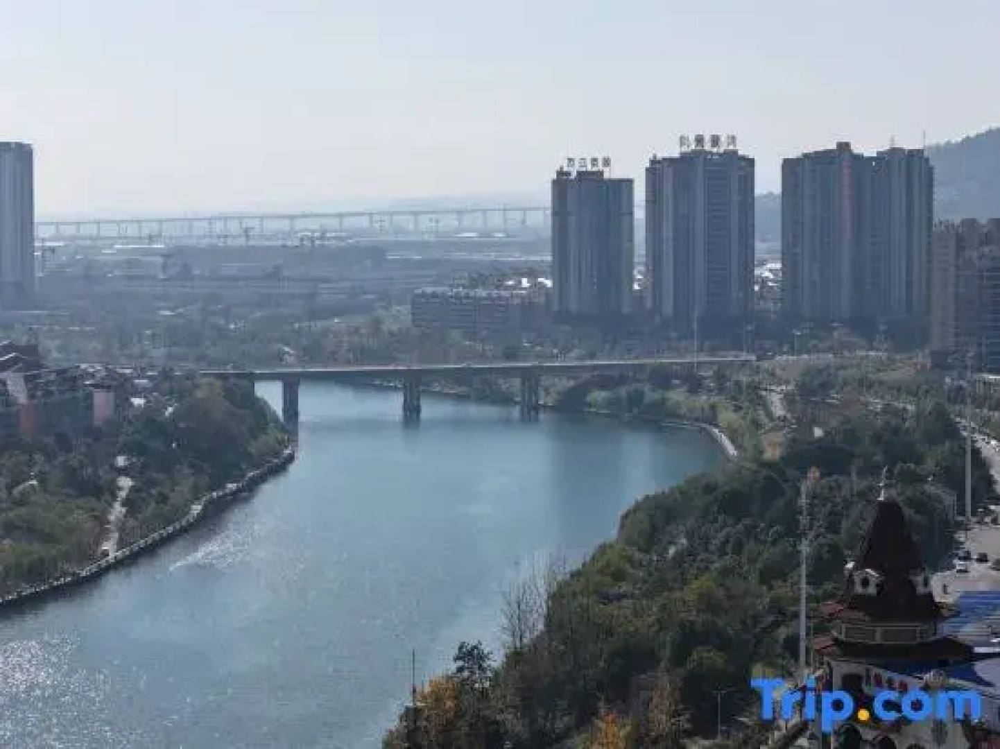 Shiwai Taoyuan Eco Hotel