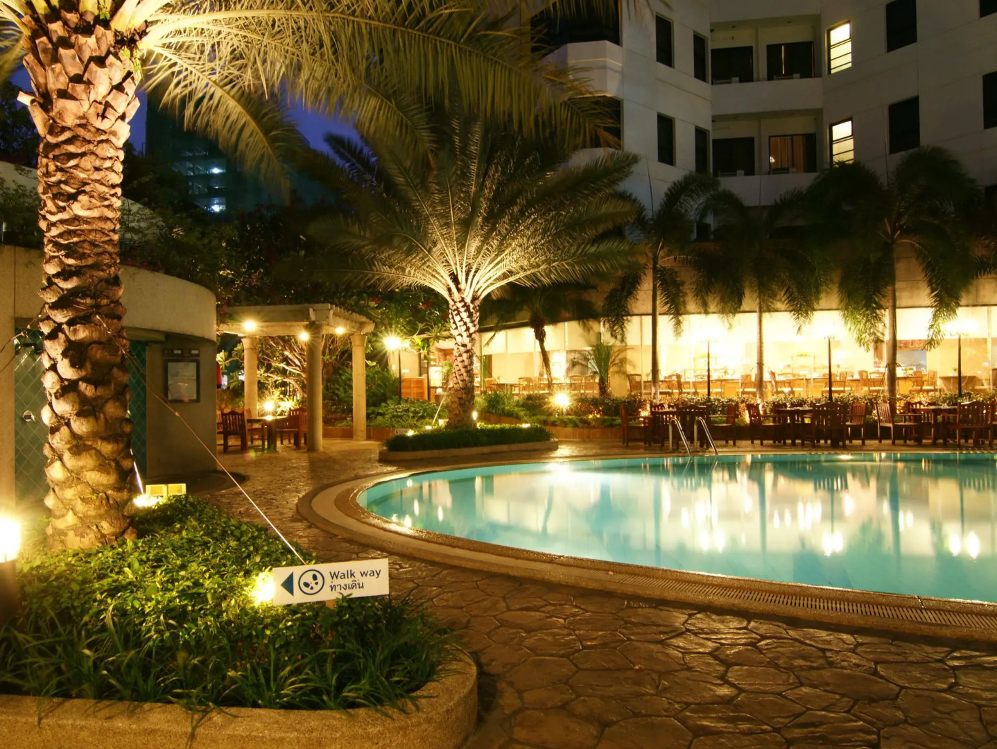 Grand Diamond Suites Hotel