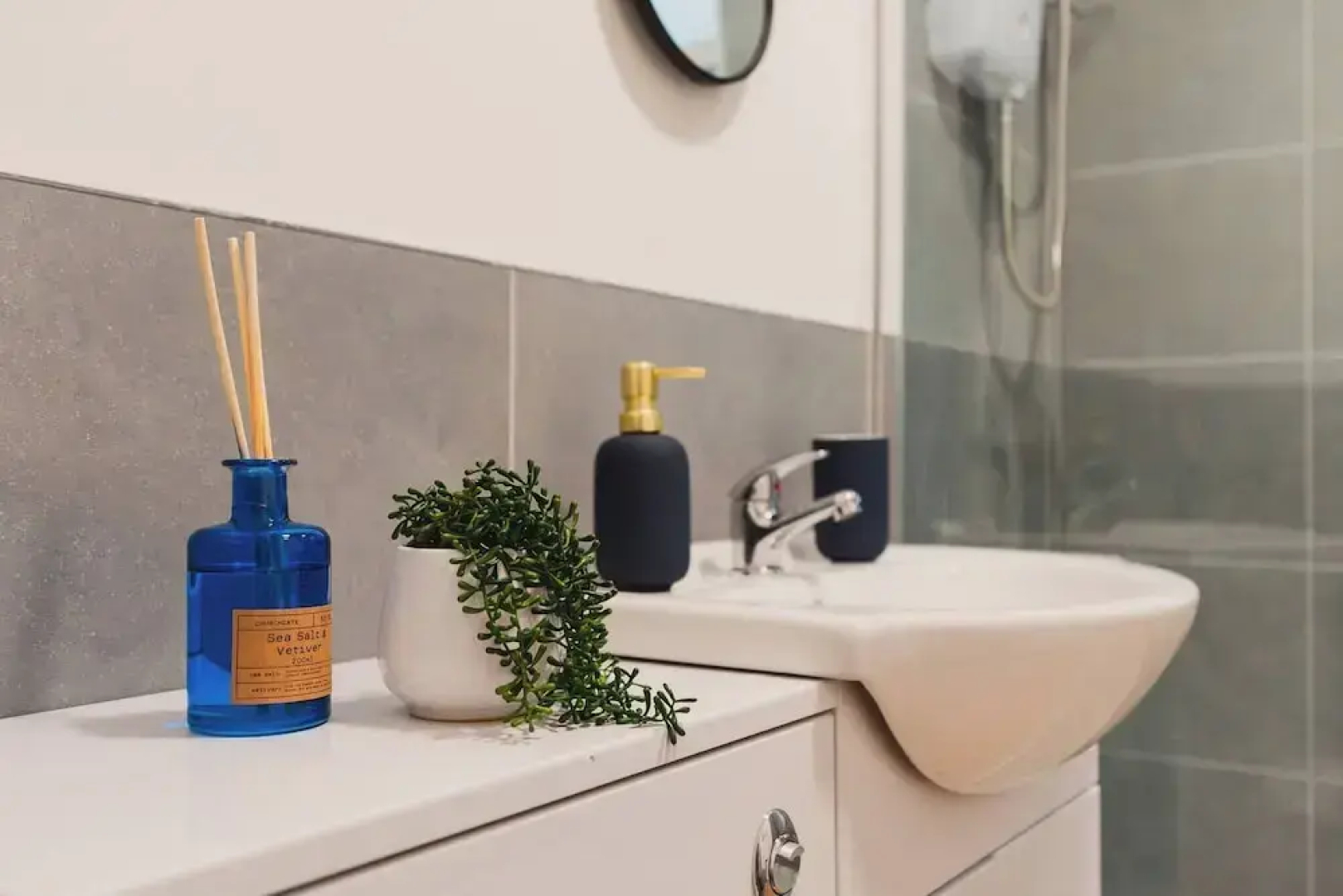 Sleek City Getaway - Walkable & Free Parking