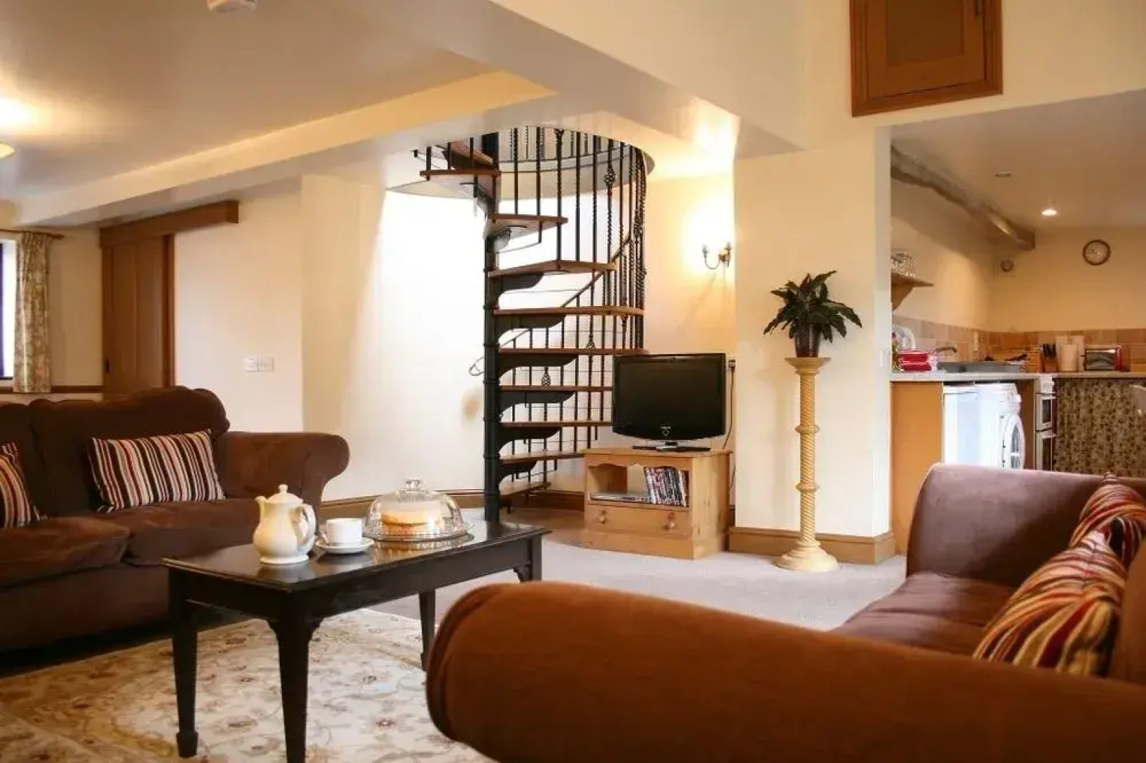 Bridge Farmhouse and Old Stables