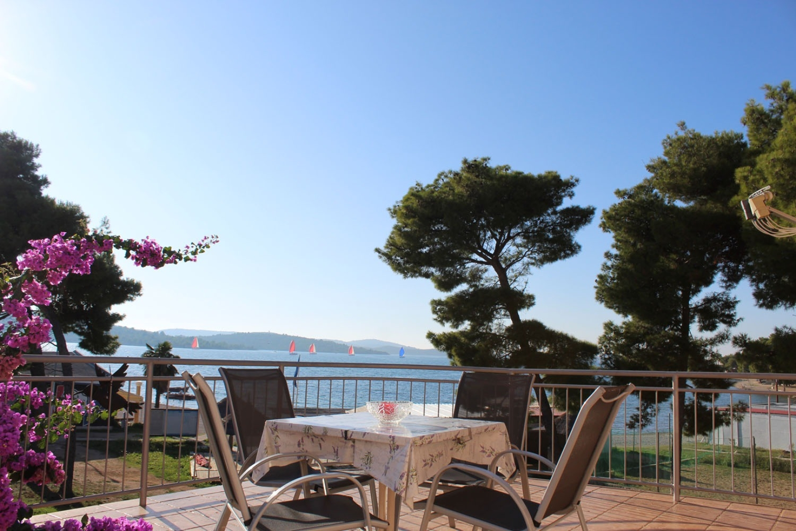 Apartment Đurđa - close to the sea A1 Pirovac, Riviera Sibenik