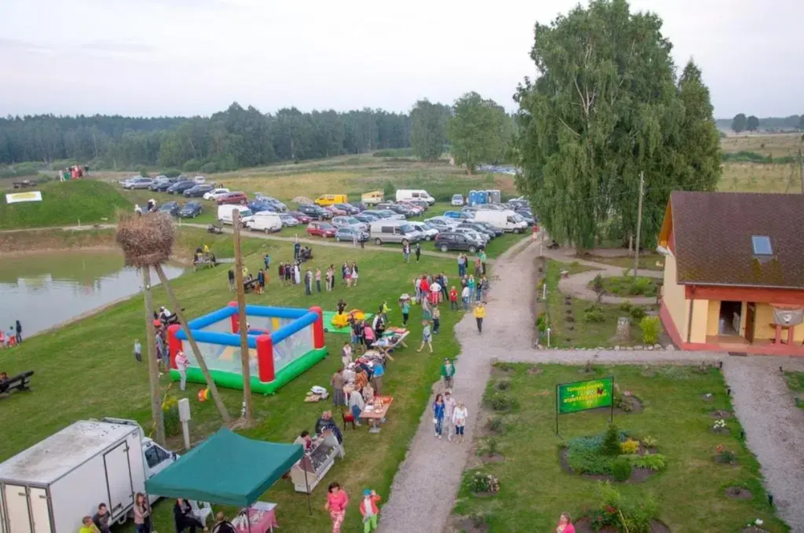 Lauku Mājas Ēmužas