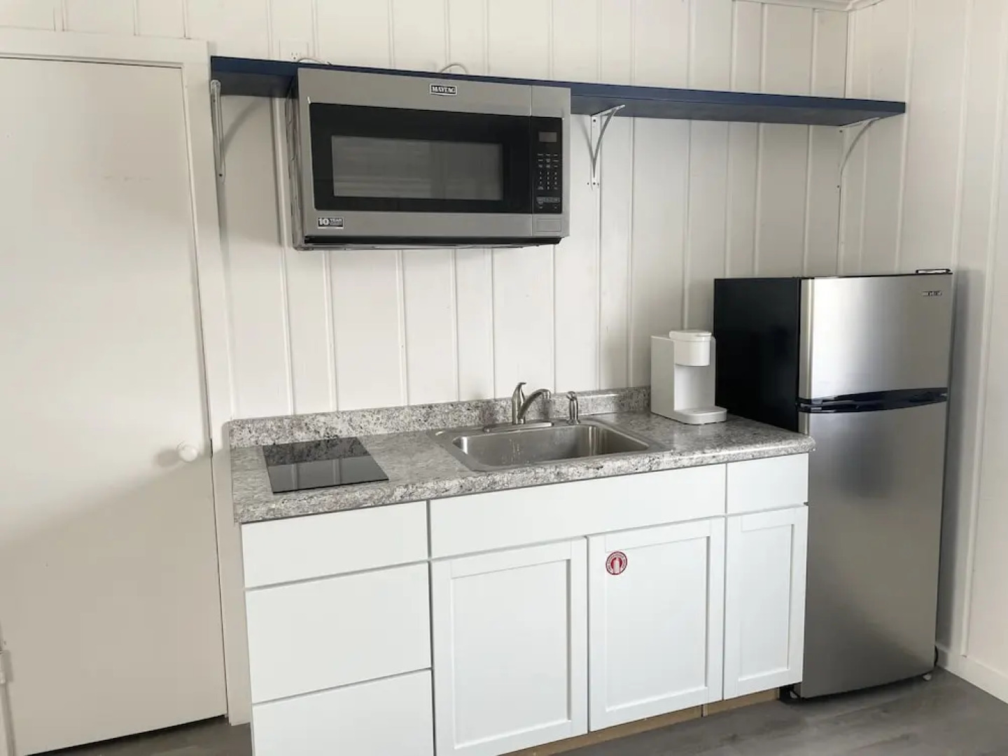 Anchor Bay Inn and Suites