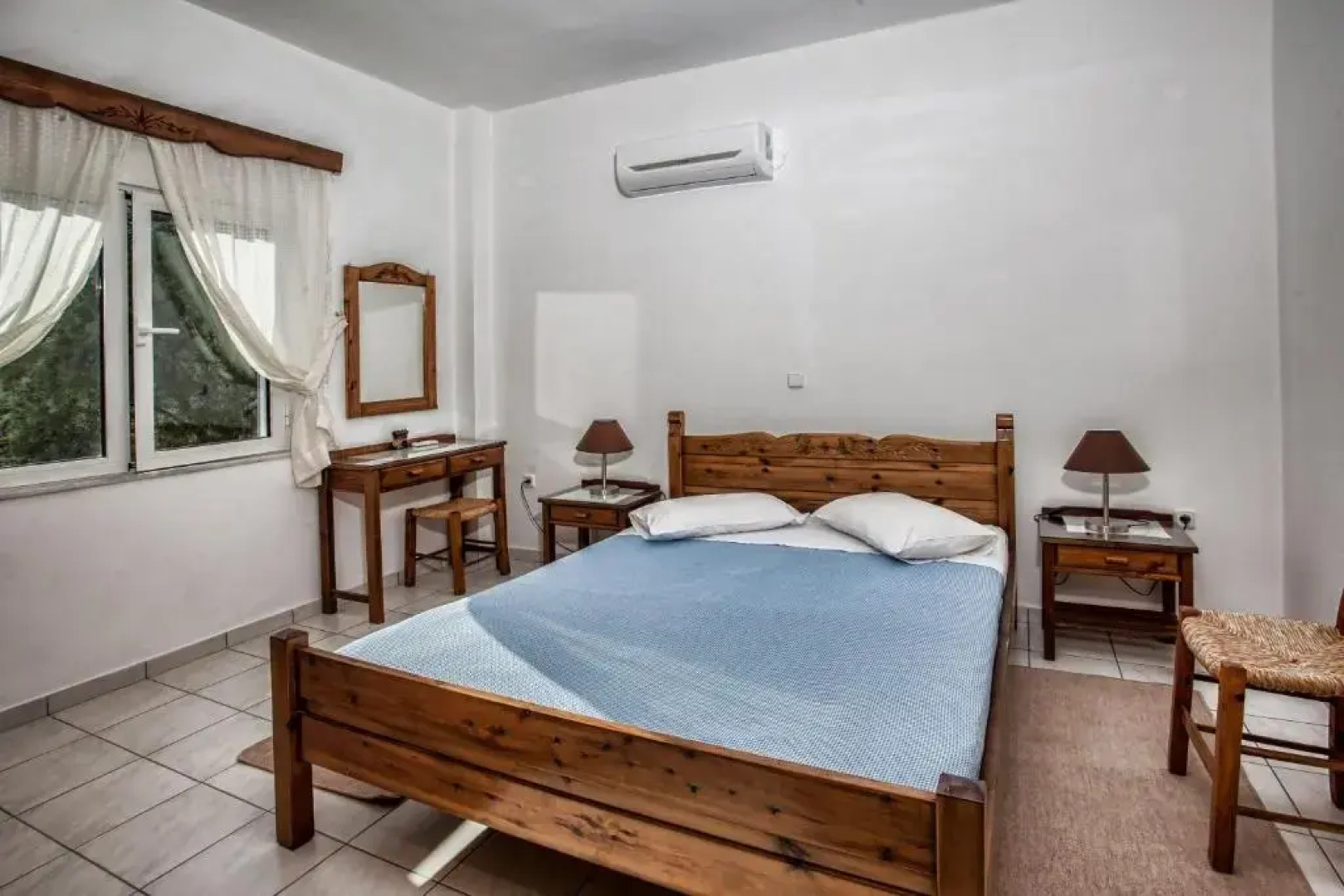 Alexandros Apartments