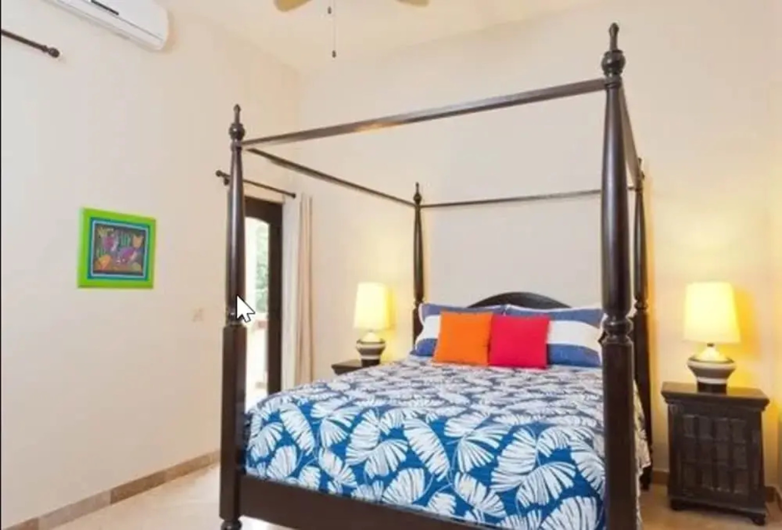 The Island Hub at Red Frog Beach Resort