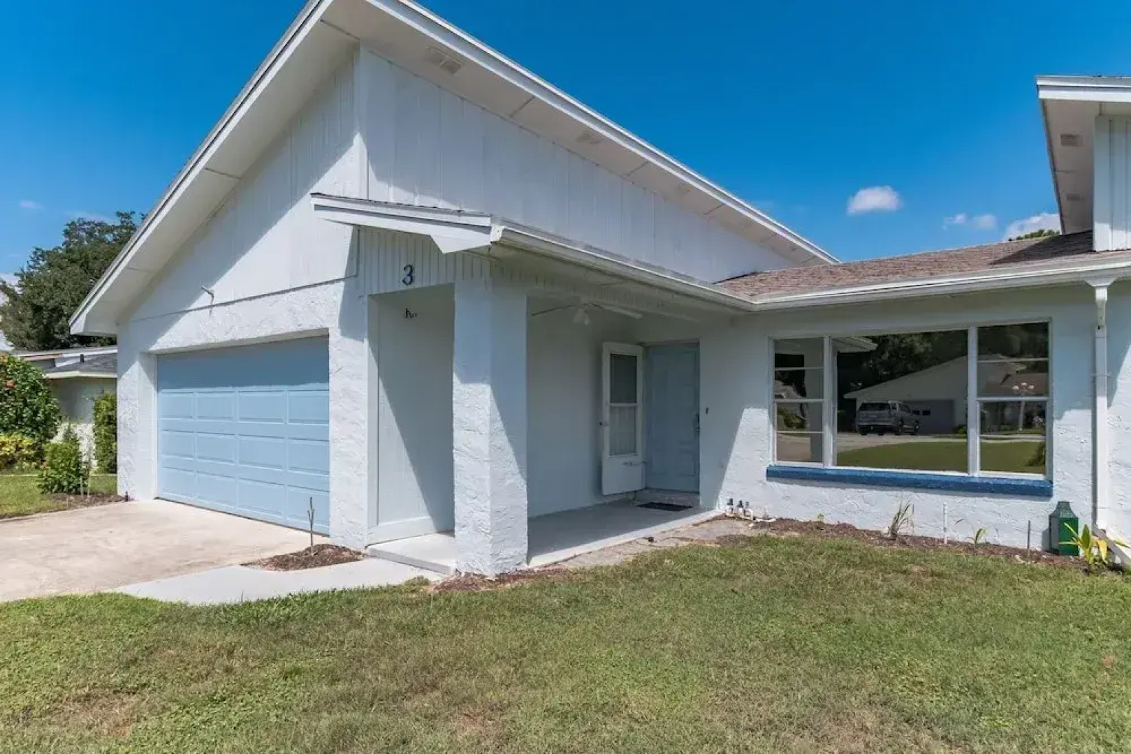 The Lake Home - Beautiful Oasis In The Heart Of Florida! 2 Bedroom Home by RedAwning