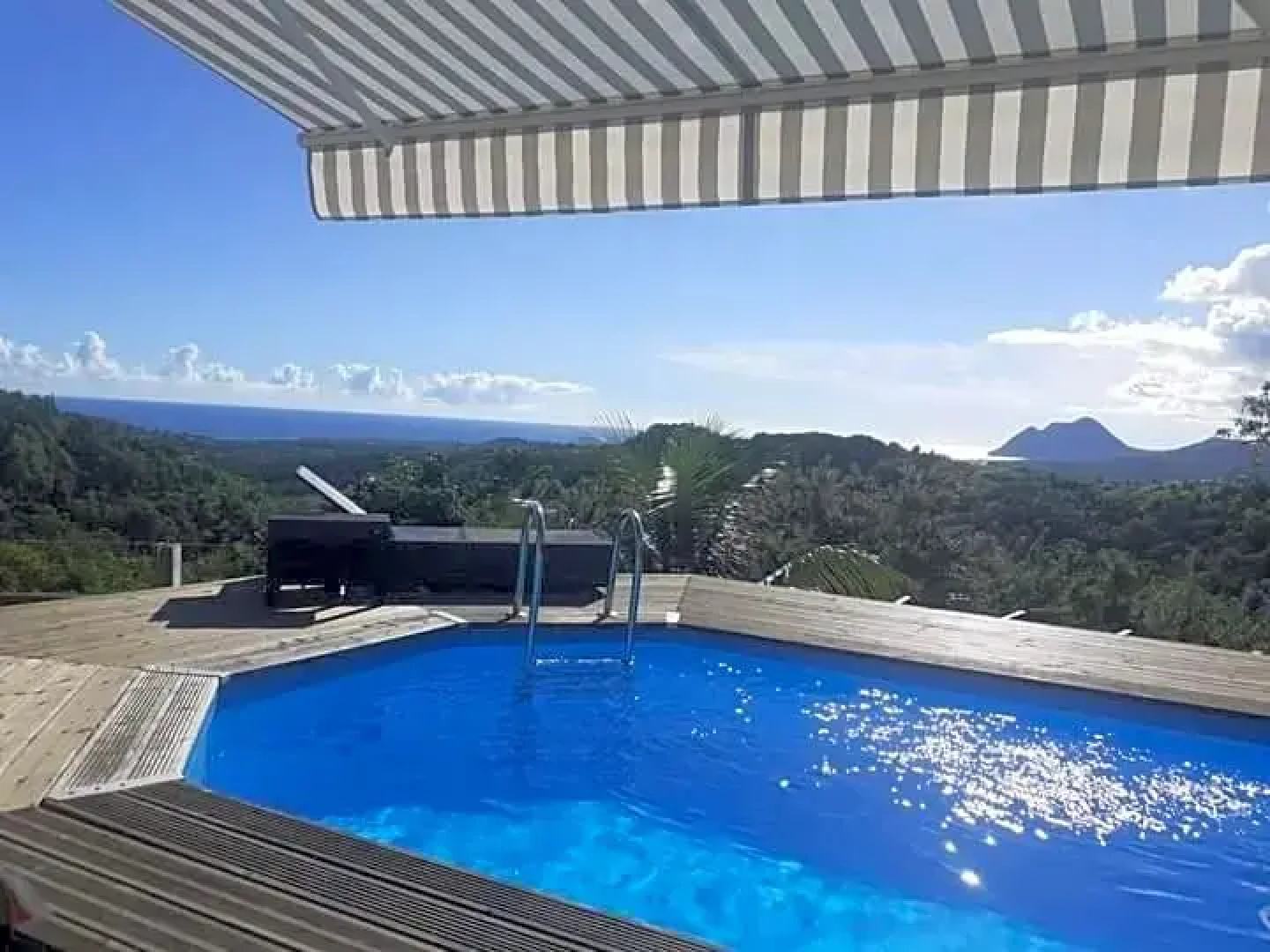 Chambre chez l'habitant avec piscine privative et vue panoramique sur la mer des cara¿s