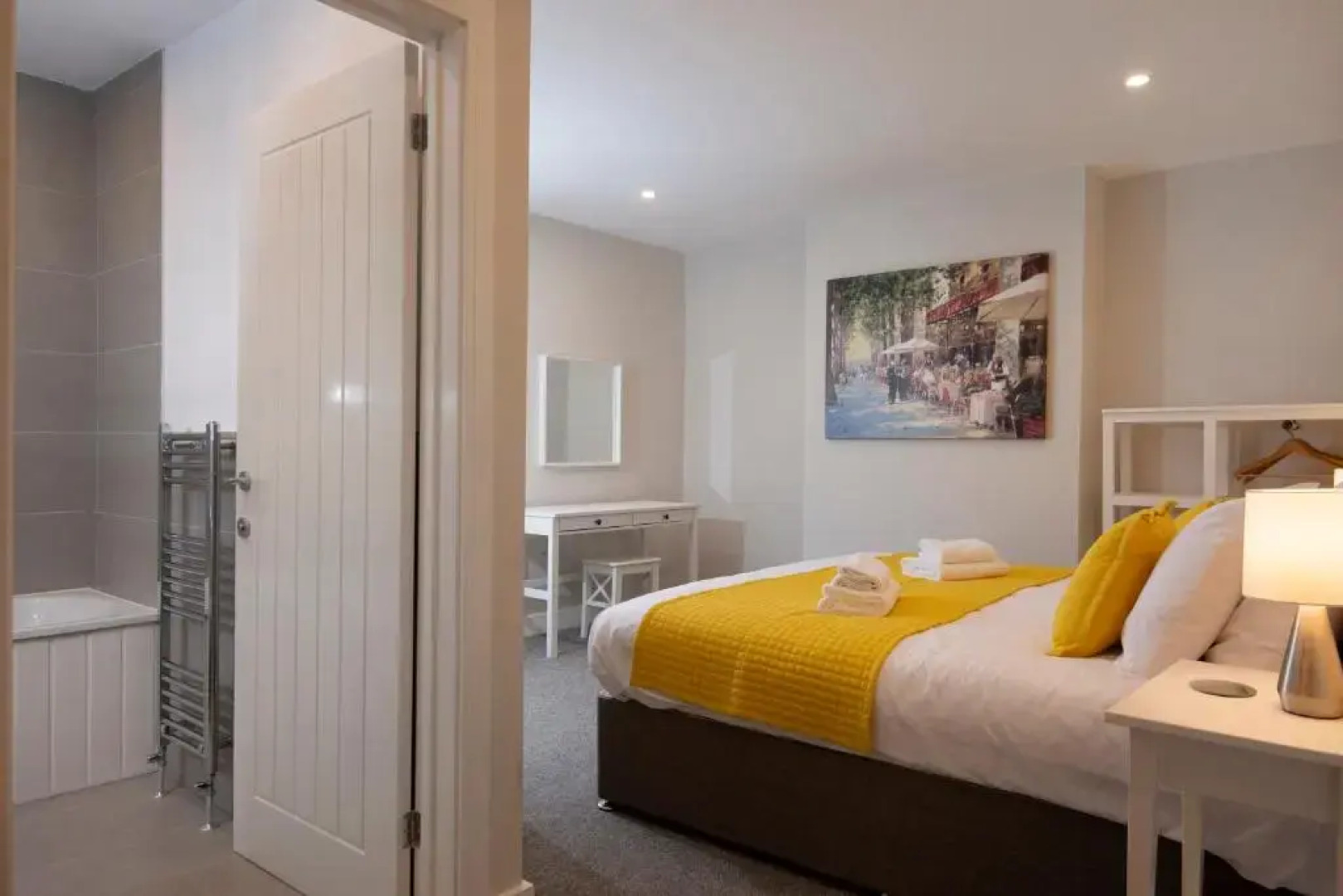 Oliverball Serviced Apartments - Flat D - Modern, top floor, 2 bedroom, 2 bathroom apartment in Central Southsea