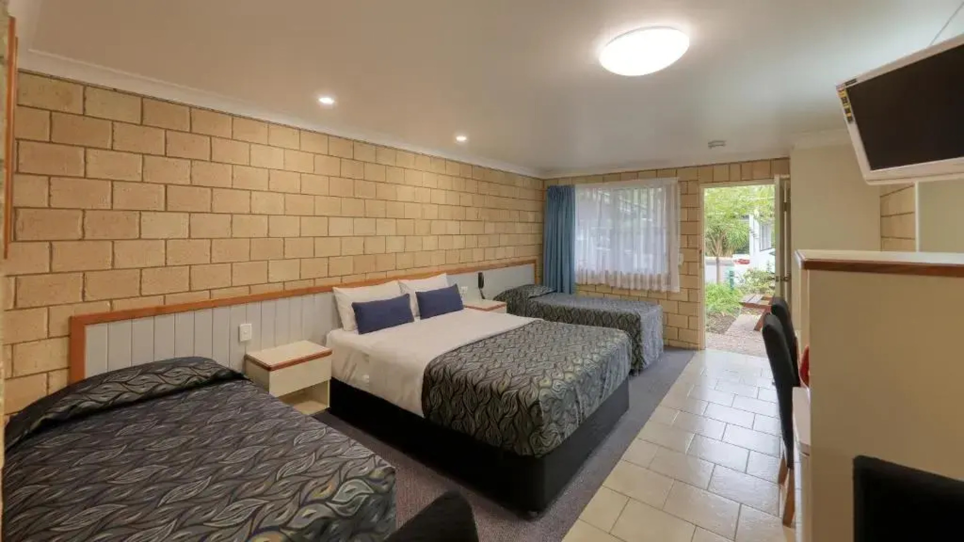 Jacaranda Country Motel