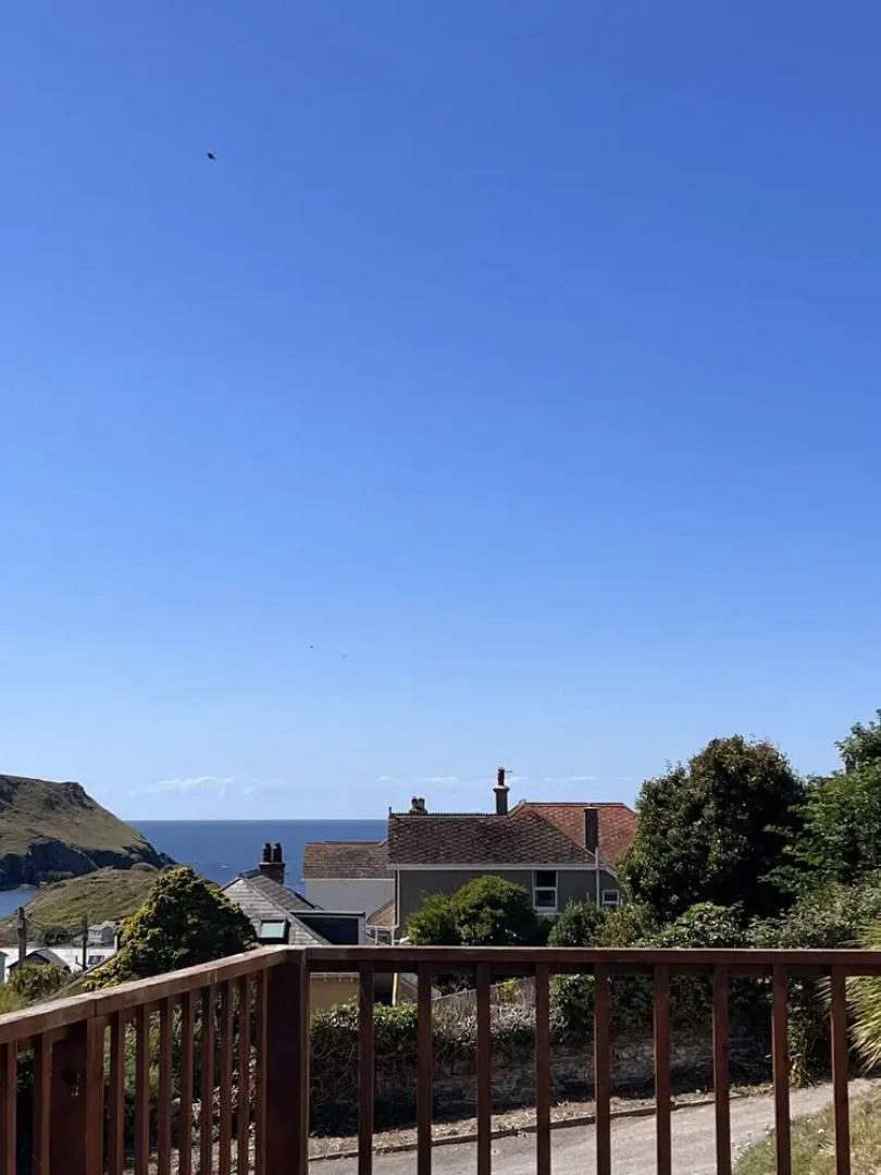 Sea View Hotel - Sandpebbles