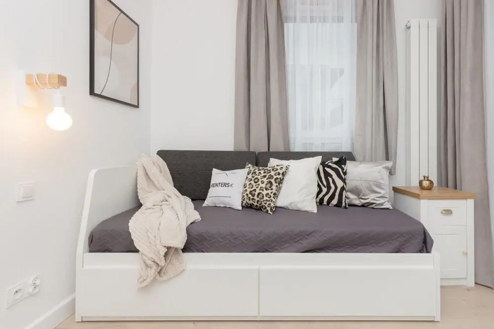 Piaseczno Modern Apartment by Renters