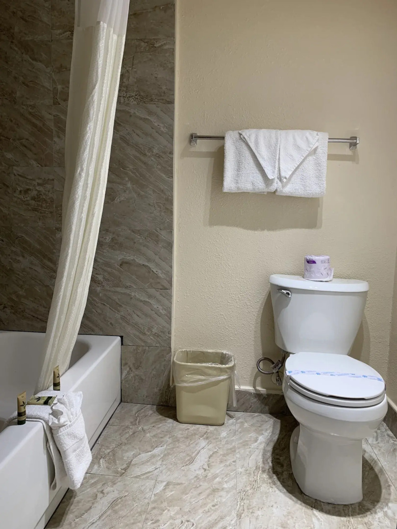 California Inn and Suites Bakersfield