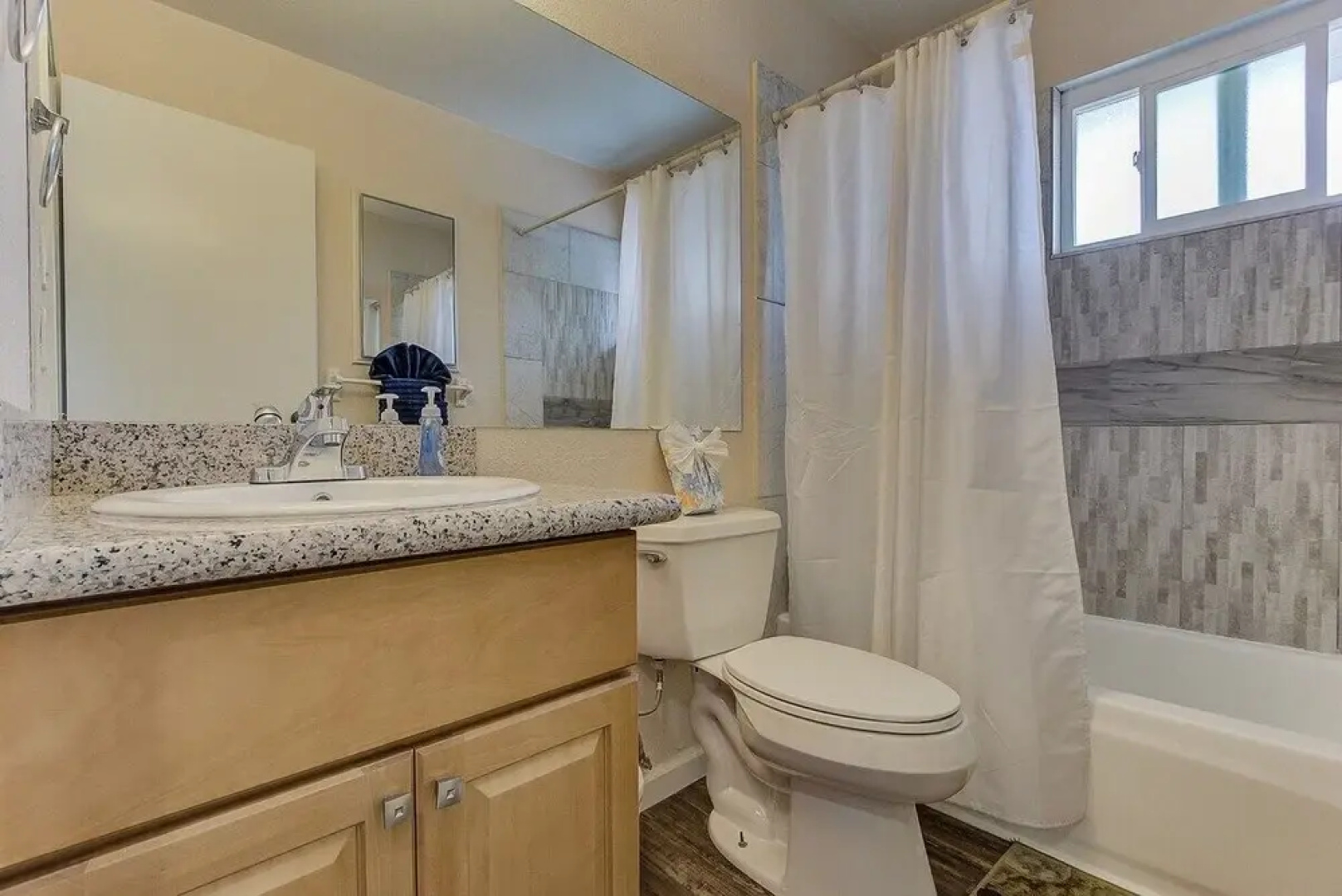 Comfy 2-bedroom, 5min to Concord Bart