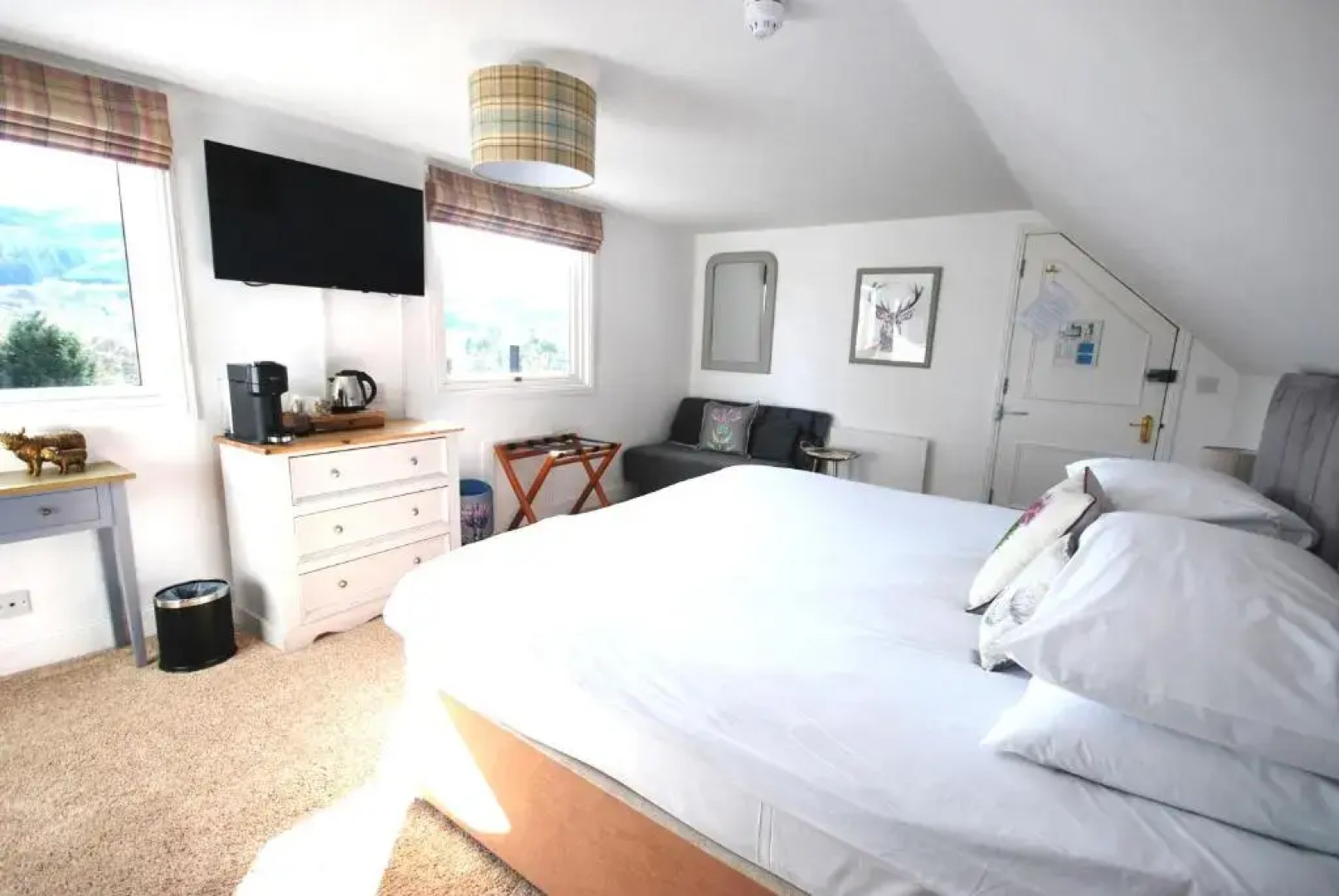 Tigh Na Cloich Hotel