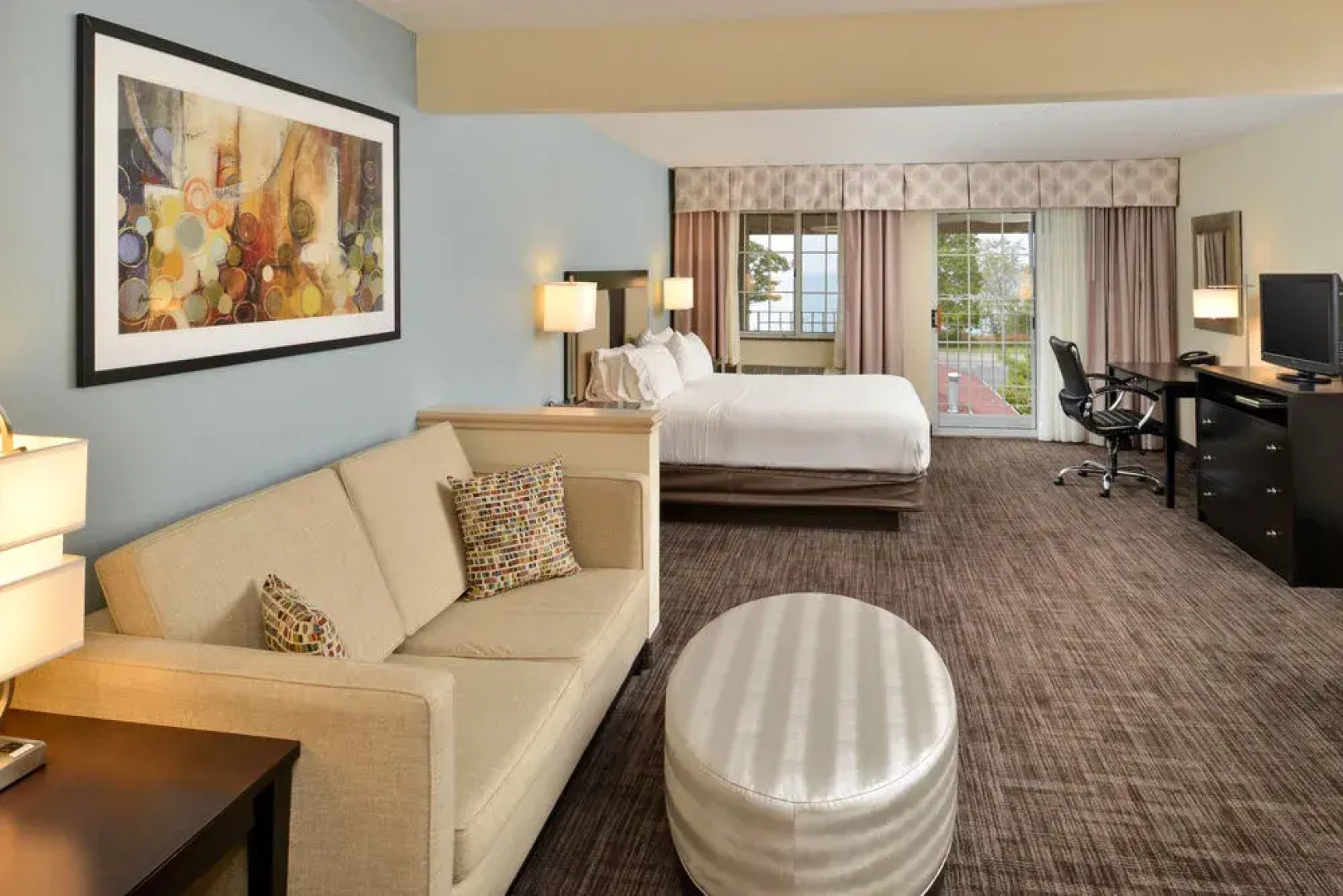 Holiday Inn Express Suites St. Joseph Lakefront