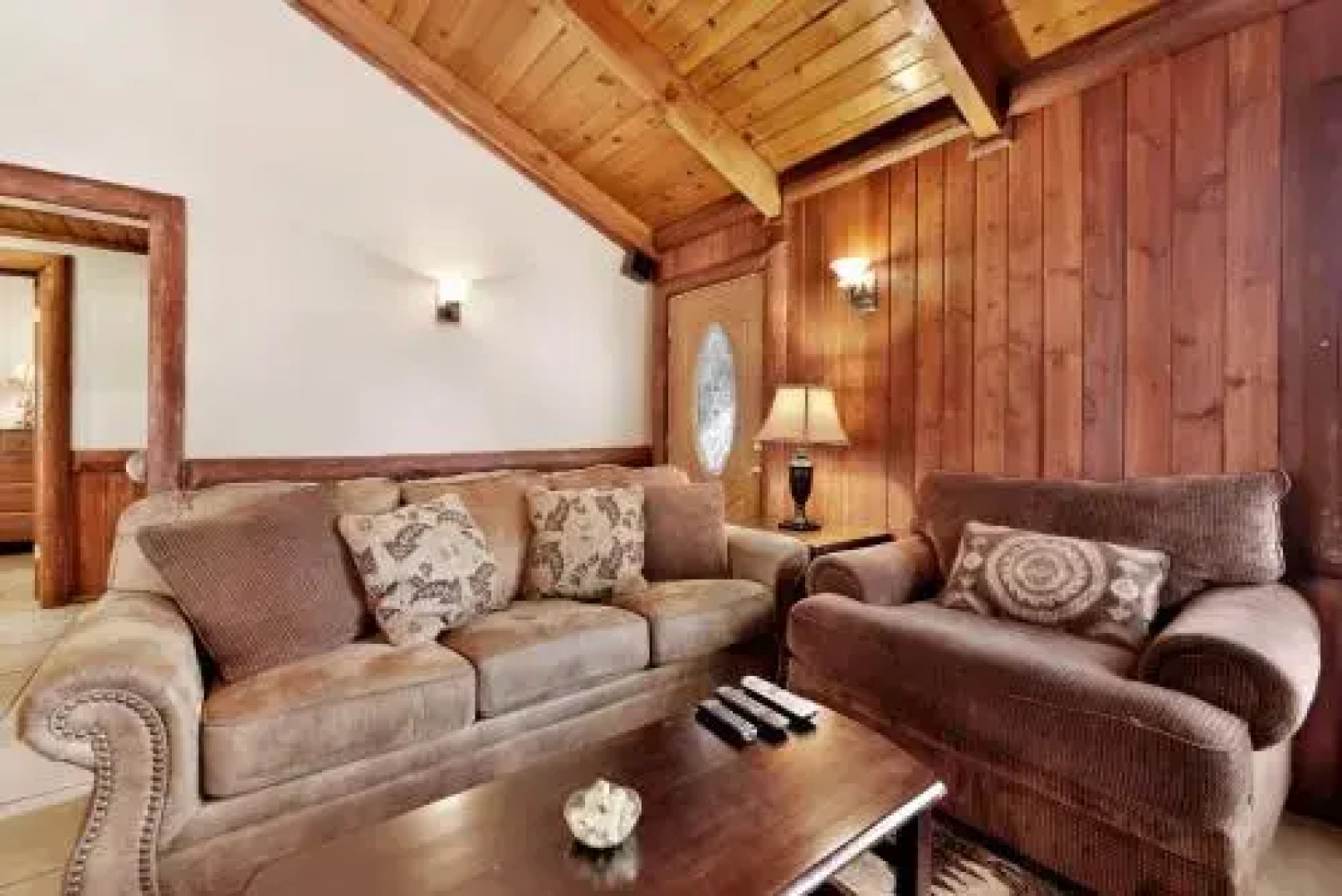 Bears Den In Moonridge