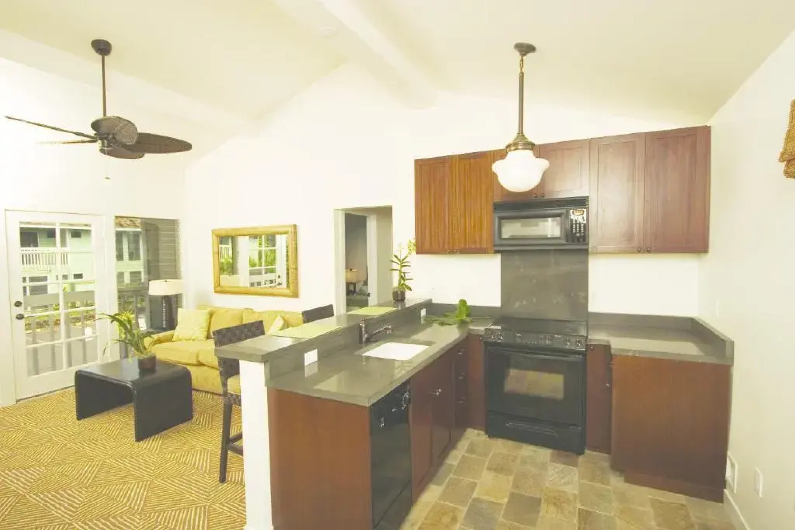 Aina Nalu Lahaina by Outrigger