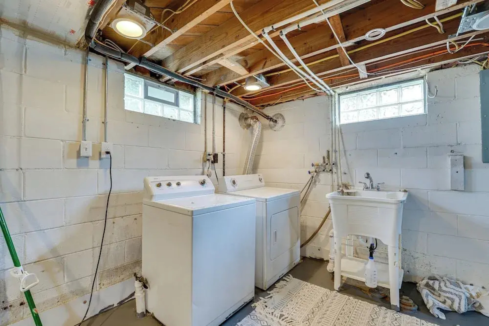 Pet-friendly Southfield House w/ Ping-pong Table!