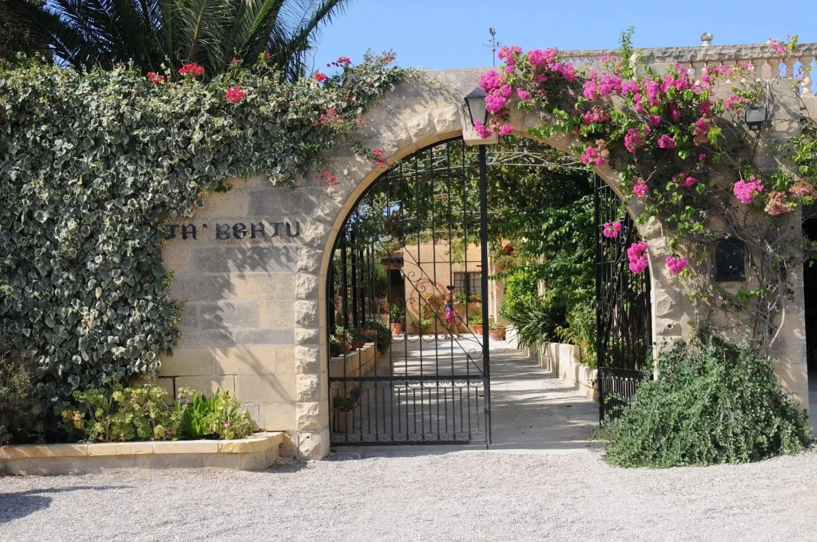 Ta' Bertu Host Family Bed & Breakfast