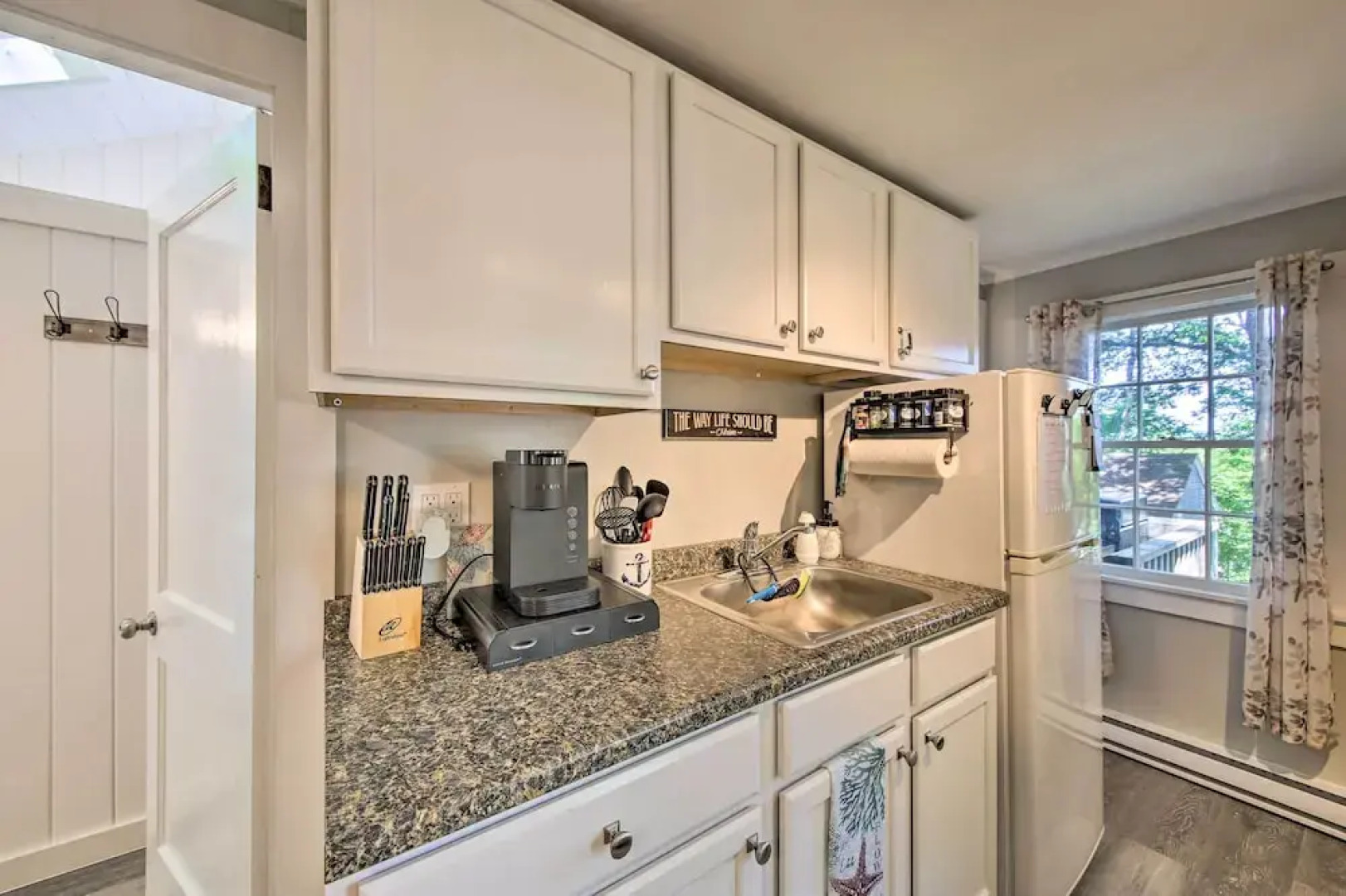 Updated Tiny House: Walk to Wiscasset Village