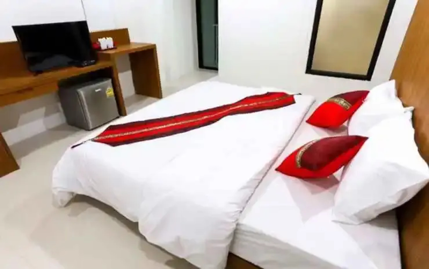 White Ville Apartment