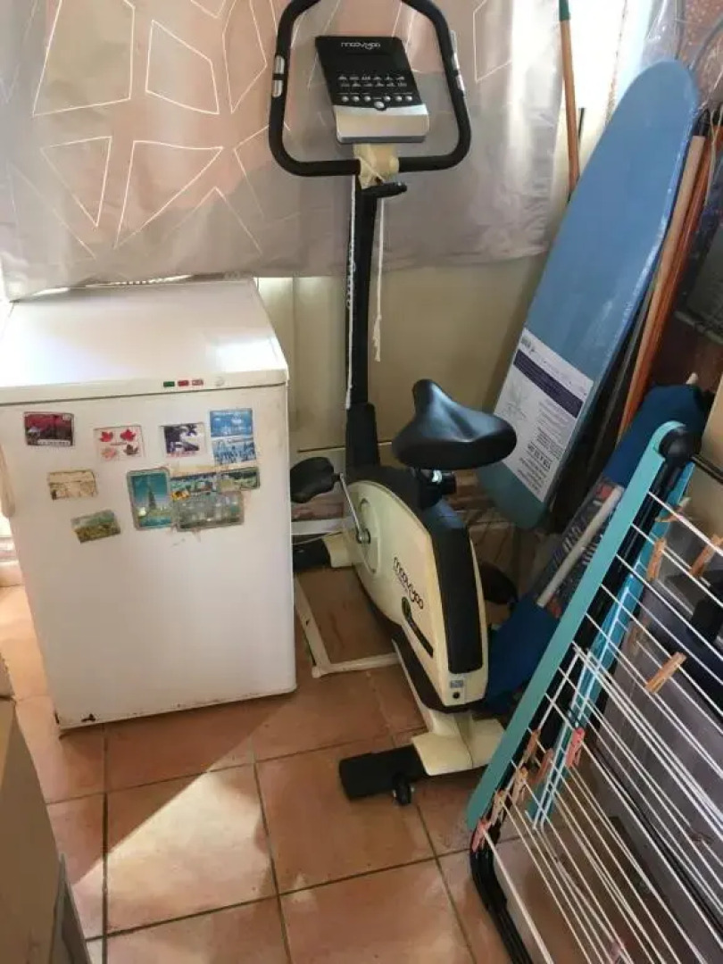 CAVALAIRE vue MER au loin MAISONNETTE TOUT ÉQUIPÉE POUR 4 PERSONNES AVEC PISCINE CLIM WIFI VÉLOS TV BARBECUES