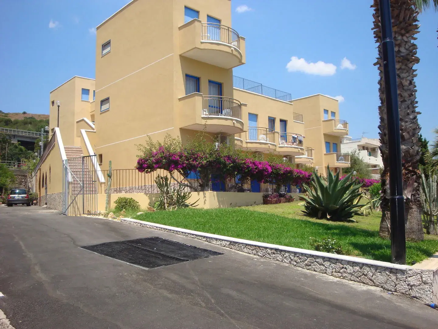 EliHotel