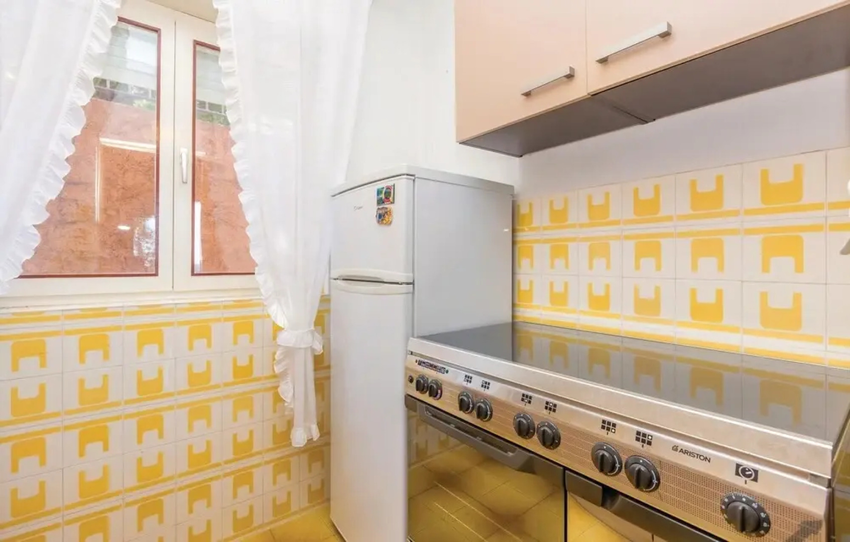 Beautiful Home in Lukovo Sugarje With 5 Bedrooms, Jacuzzi and Wifi